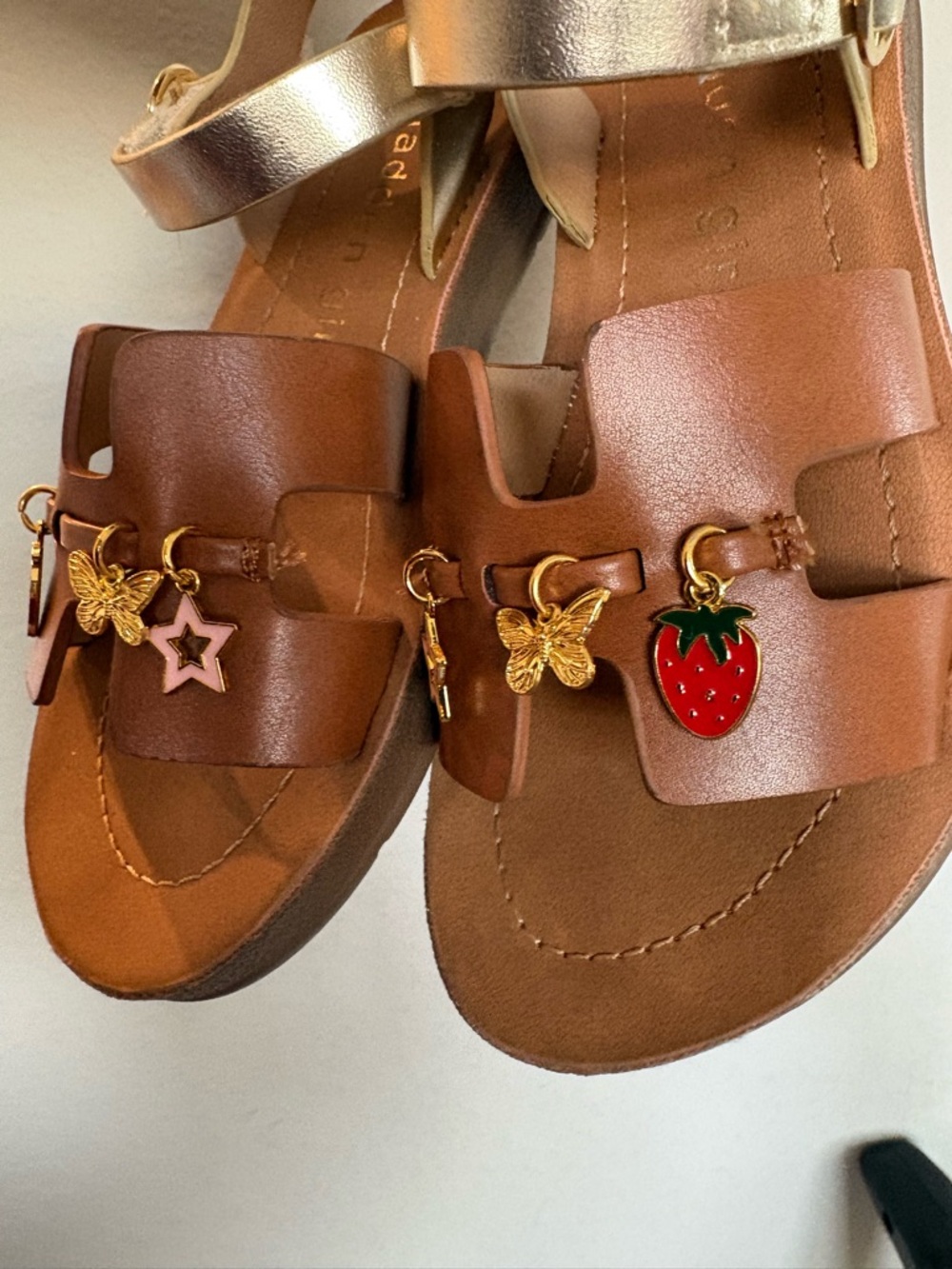 Girls Brown Sandals and Charm Accents Size 11 - Picture 2 of 5